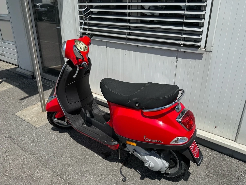 Vespa LX 50 Moped Roller