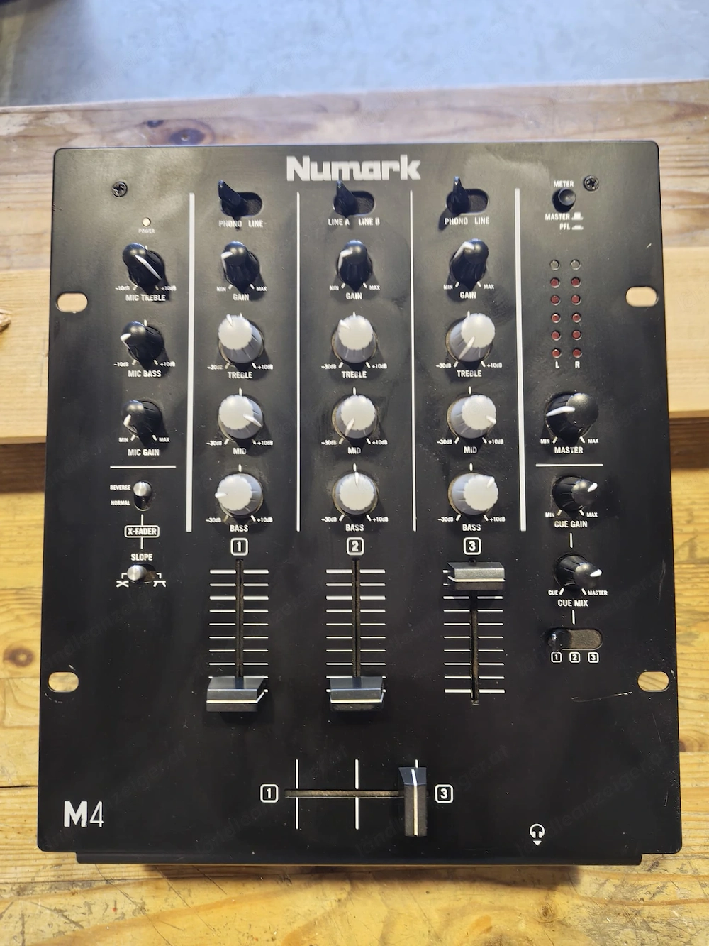 Numark M4   3-Kanal DJ Mixer