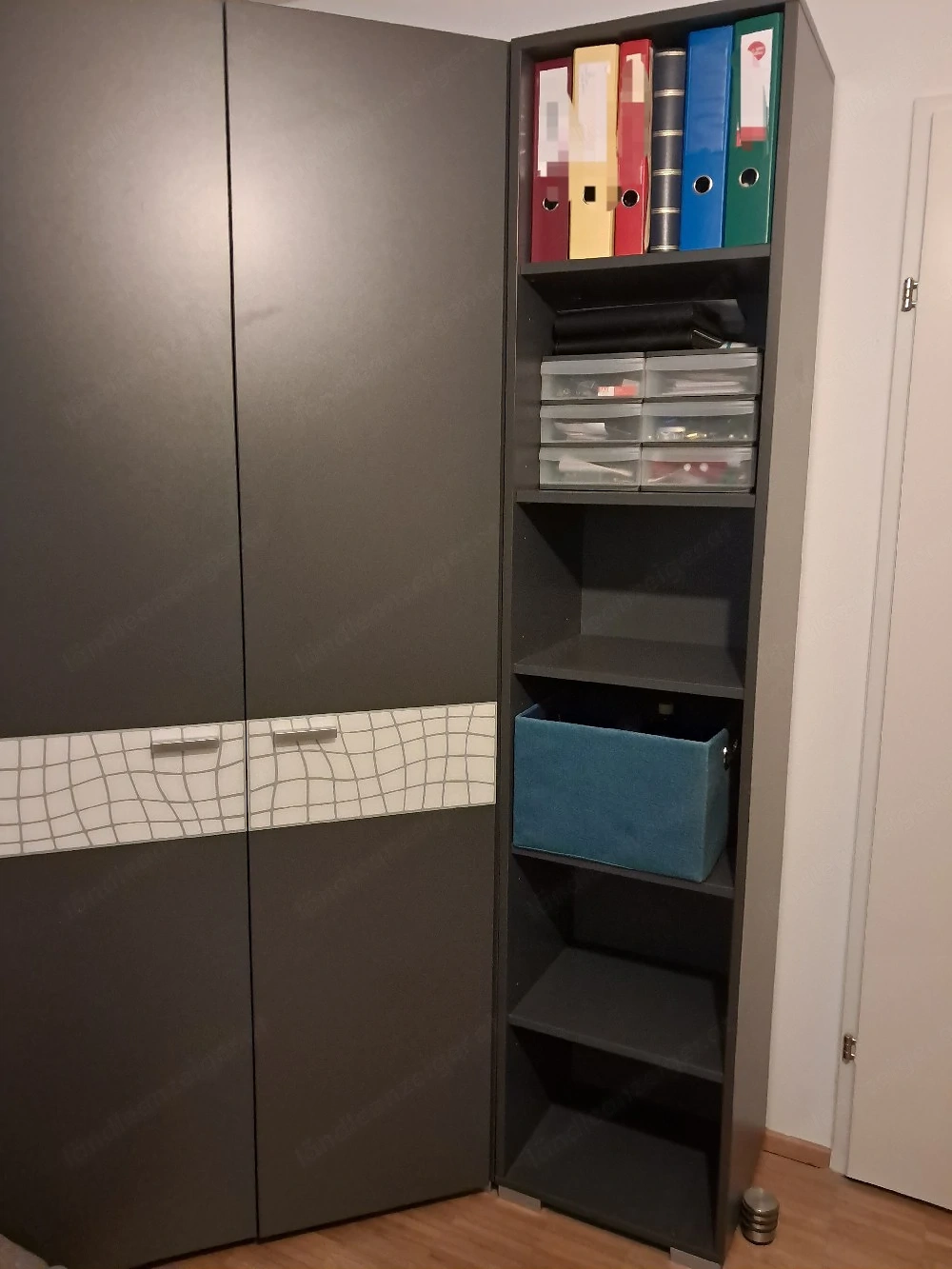 Eckschrank und Regal und 2 türiger Schrank 