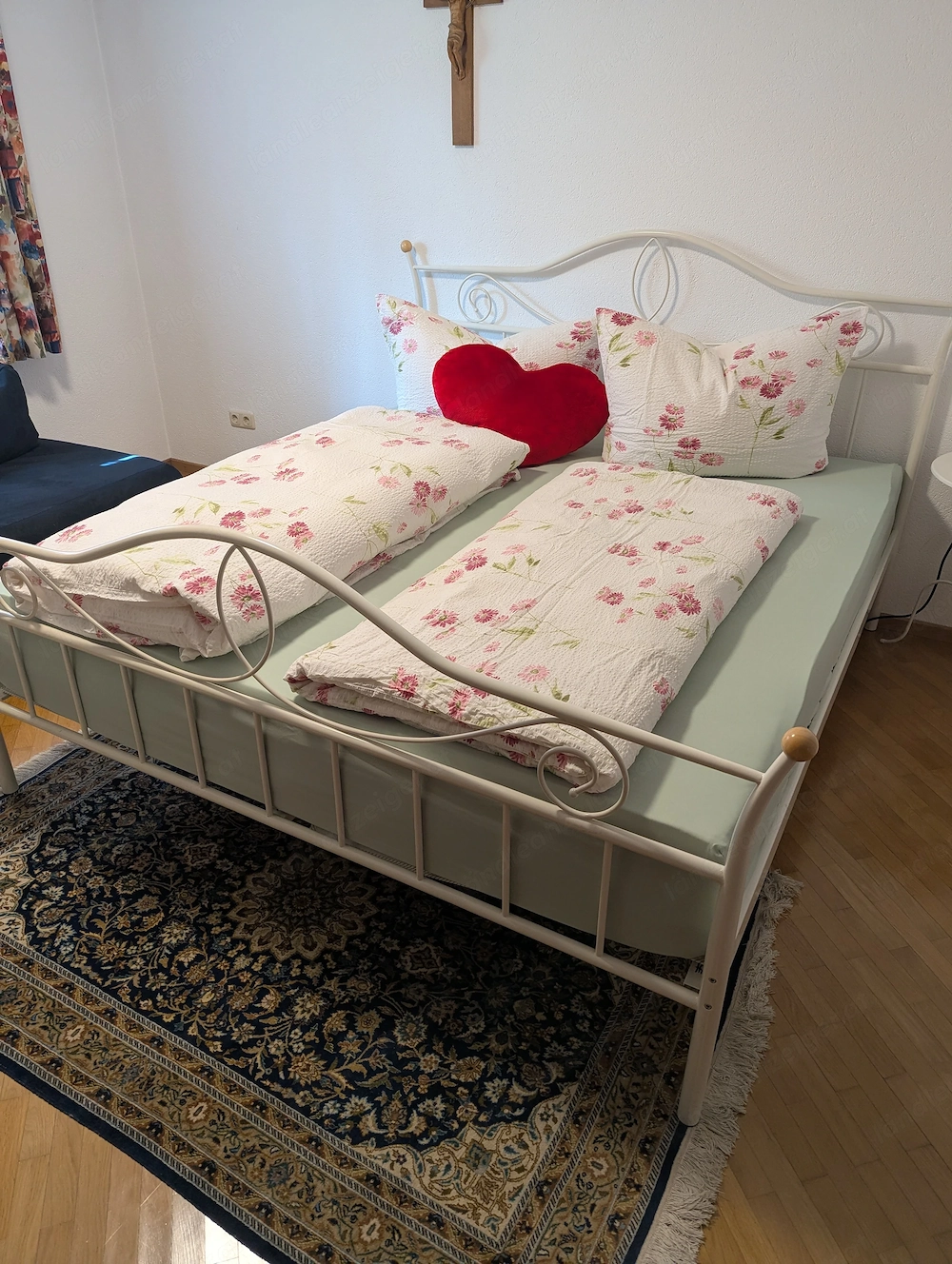 Doppelbett aus lackiertem Eisenrohren 