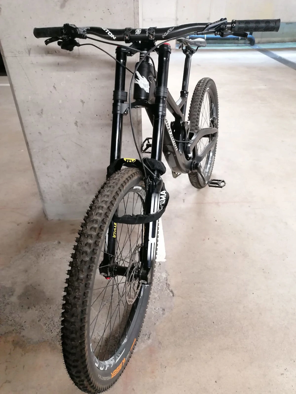 Neuwertiges downhill rabbit bike np4500euro
