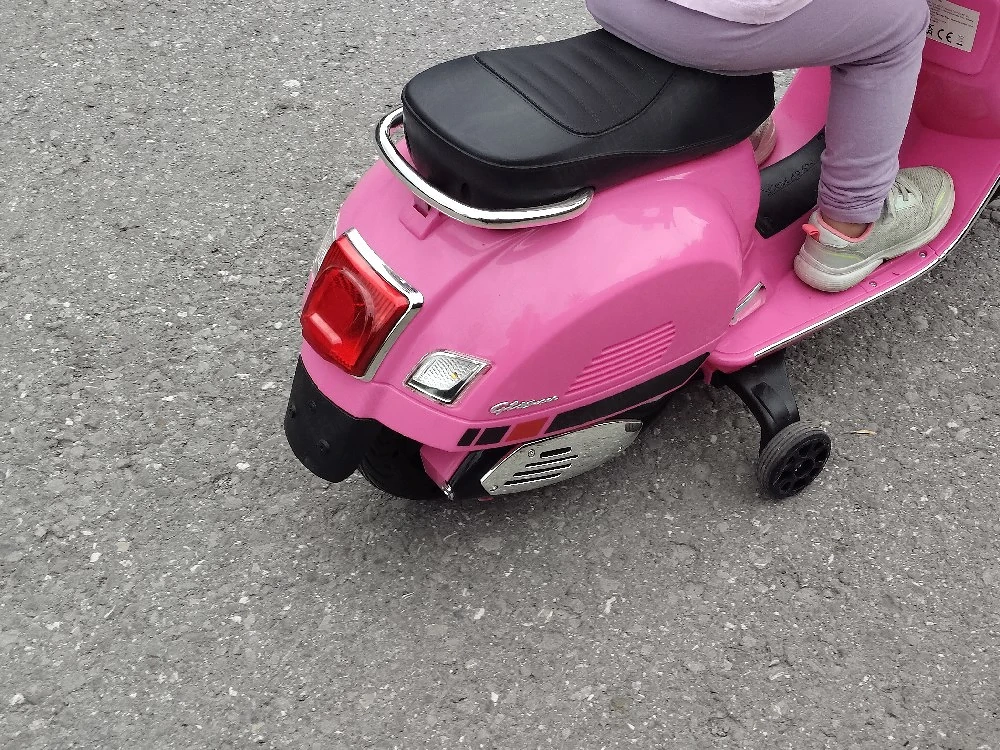 Kinder E-Roller