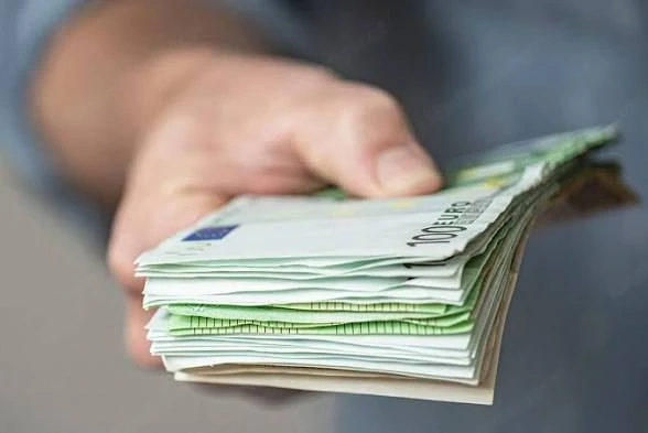 Wir bieten Kredite: und Investitionen