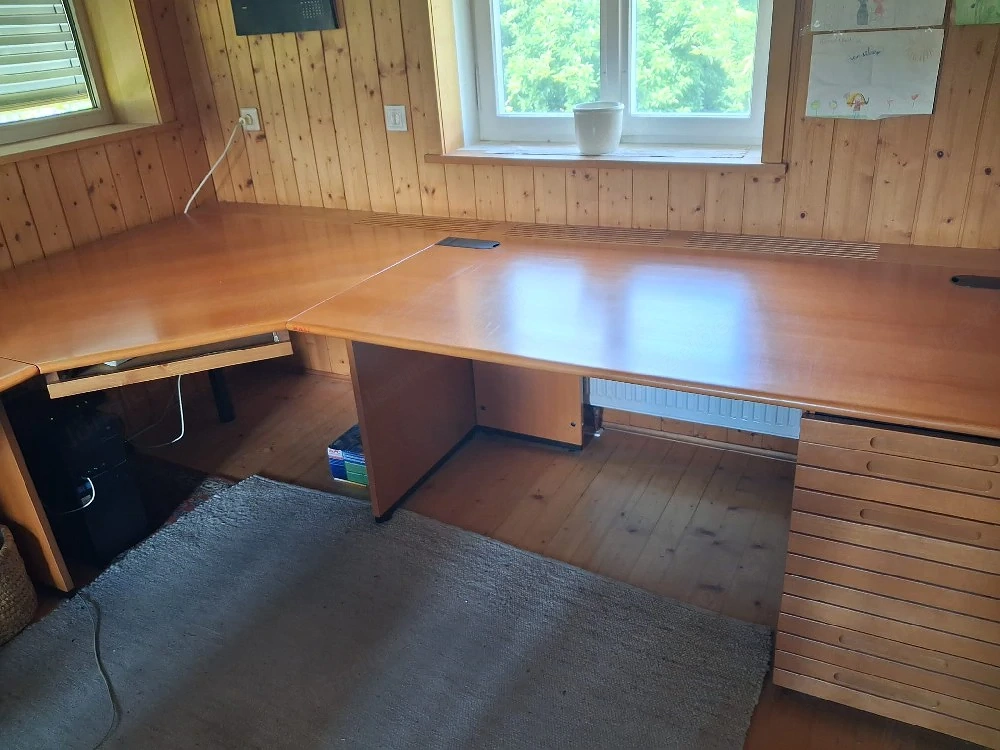 Bürotisch in Buche 