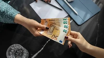 Wir bieten Kredite: und Investitionen für Privatpersonen und Unternehmen