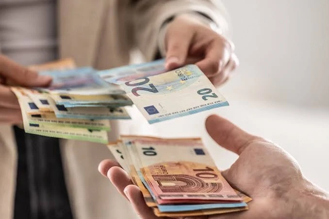 KREDIT: Wir bieten Unternehmensinvestitionen von 1.000 bis 10.000.000 an.