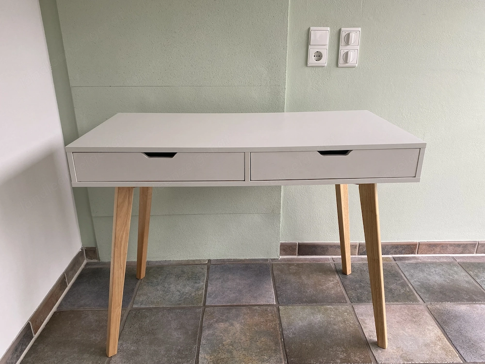 Schreibtisch mit 2 Schubladen