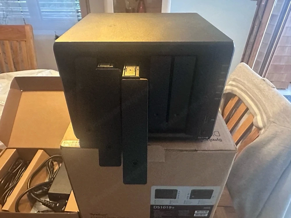 Synology NAS 1019+