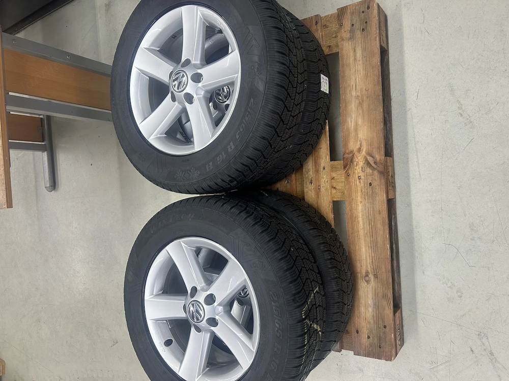 VW Kompletträder auf Alufelgen (Winter)