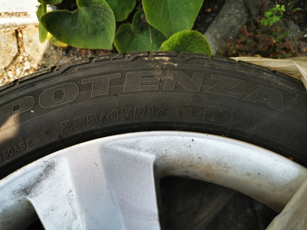 Reifen , waren auf einem Opel Meriva 