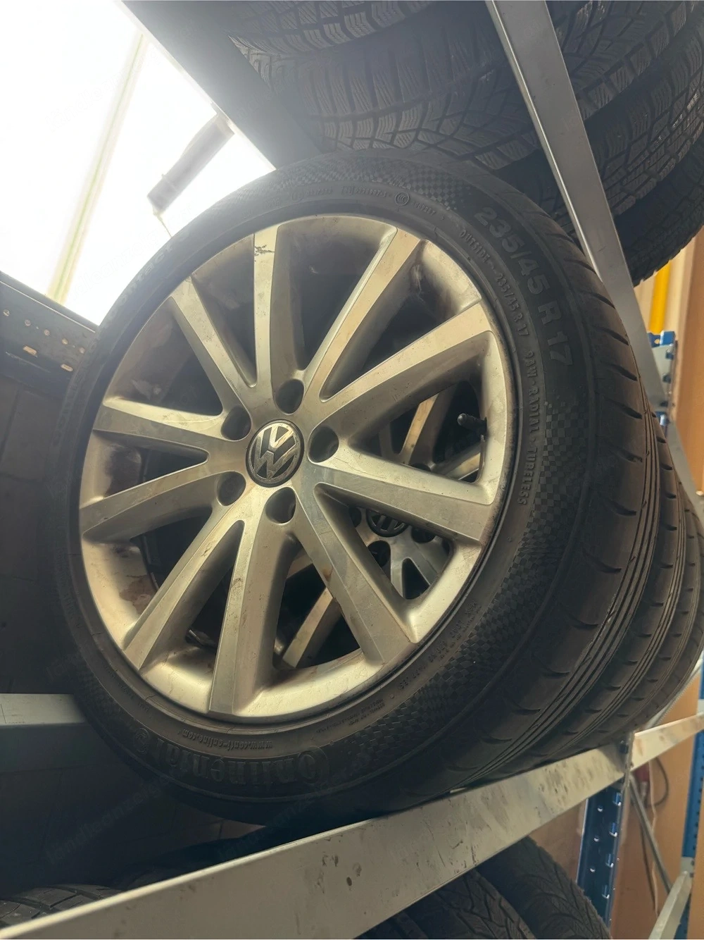 Vw Alufelgen mit Sommerreifen