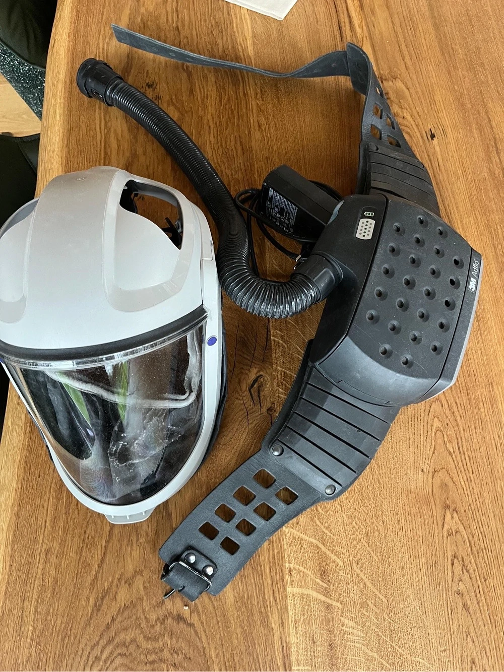 Schleifhelm mit Frischluftzufuhr