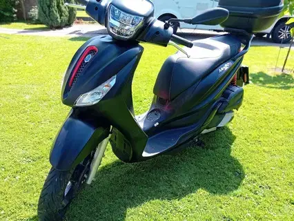 Piaggio Medley ABS- Sport Roller   Scooter