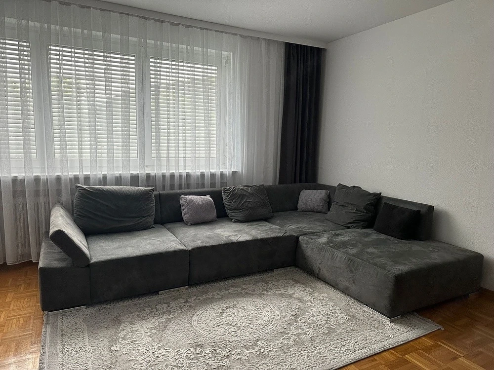 Neuwertige gemütliche Couch 