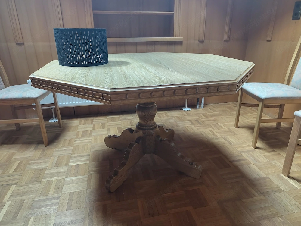 Holz-Tisch 8-eckig