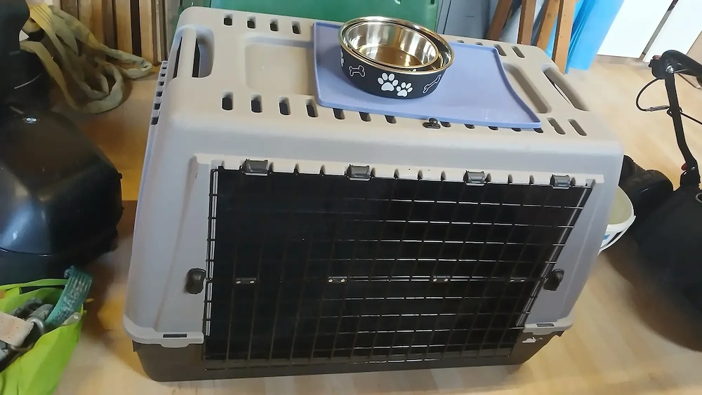Hundebox mit 2 Fressnapf