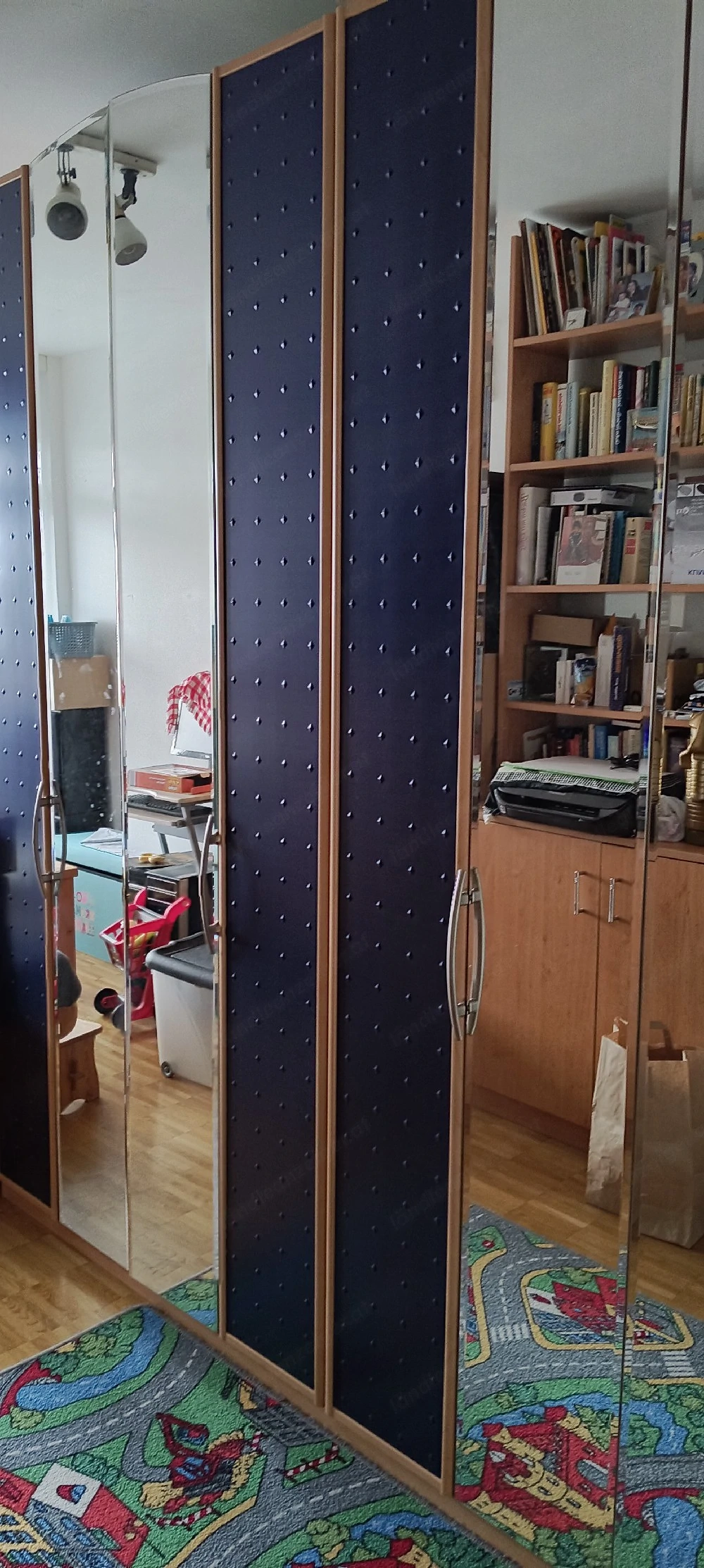 Kleiderschrank 