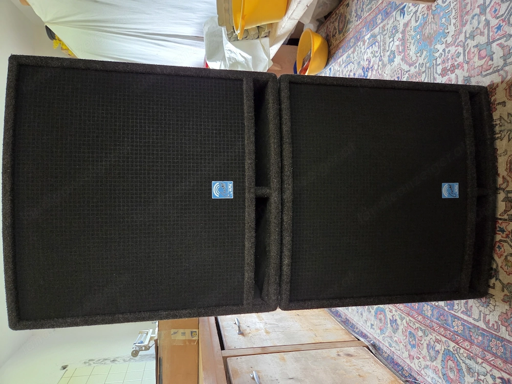 Subwoofer plus Endstufe.