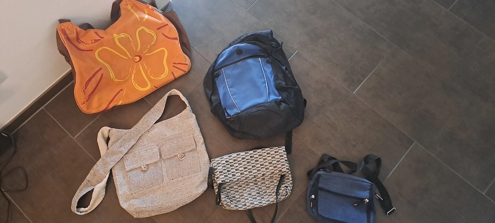 Taschen div. (Badetasche, kleine Umhängetasche, Rucksack....)