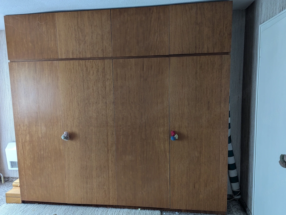 Schrank aus Holz zu verschenken