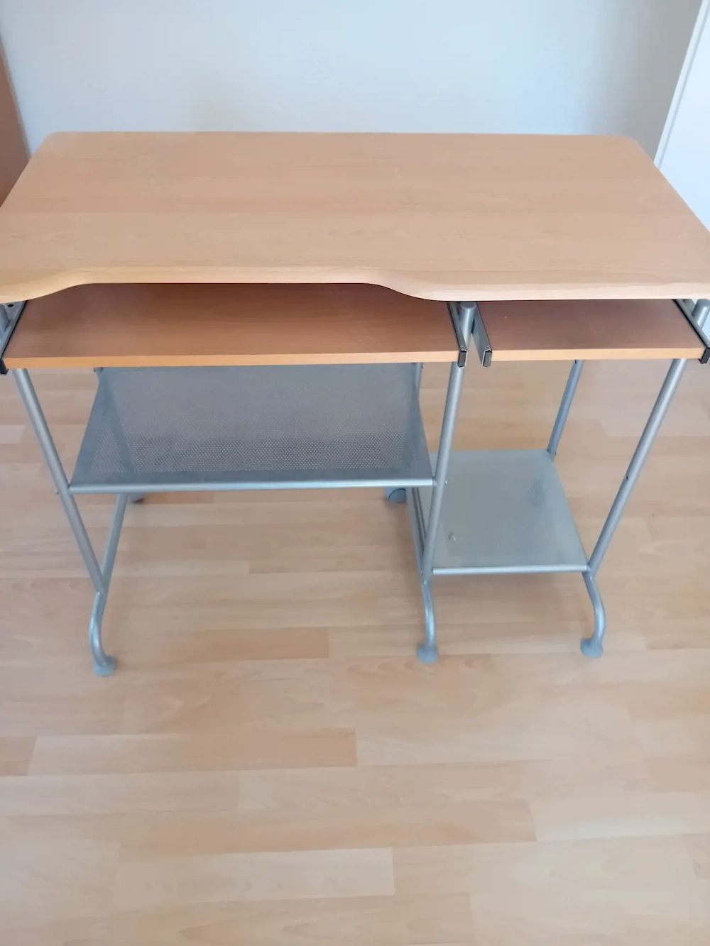 Computertisch mit Ablage