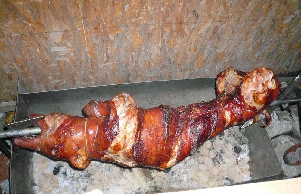 Spanferkelgrill mamuell