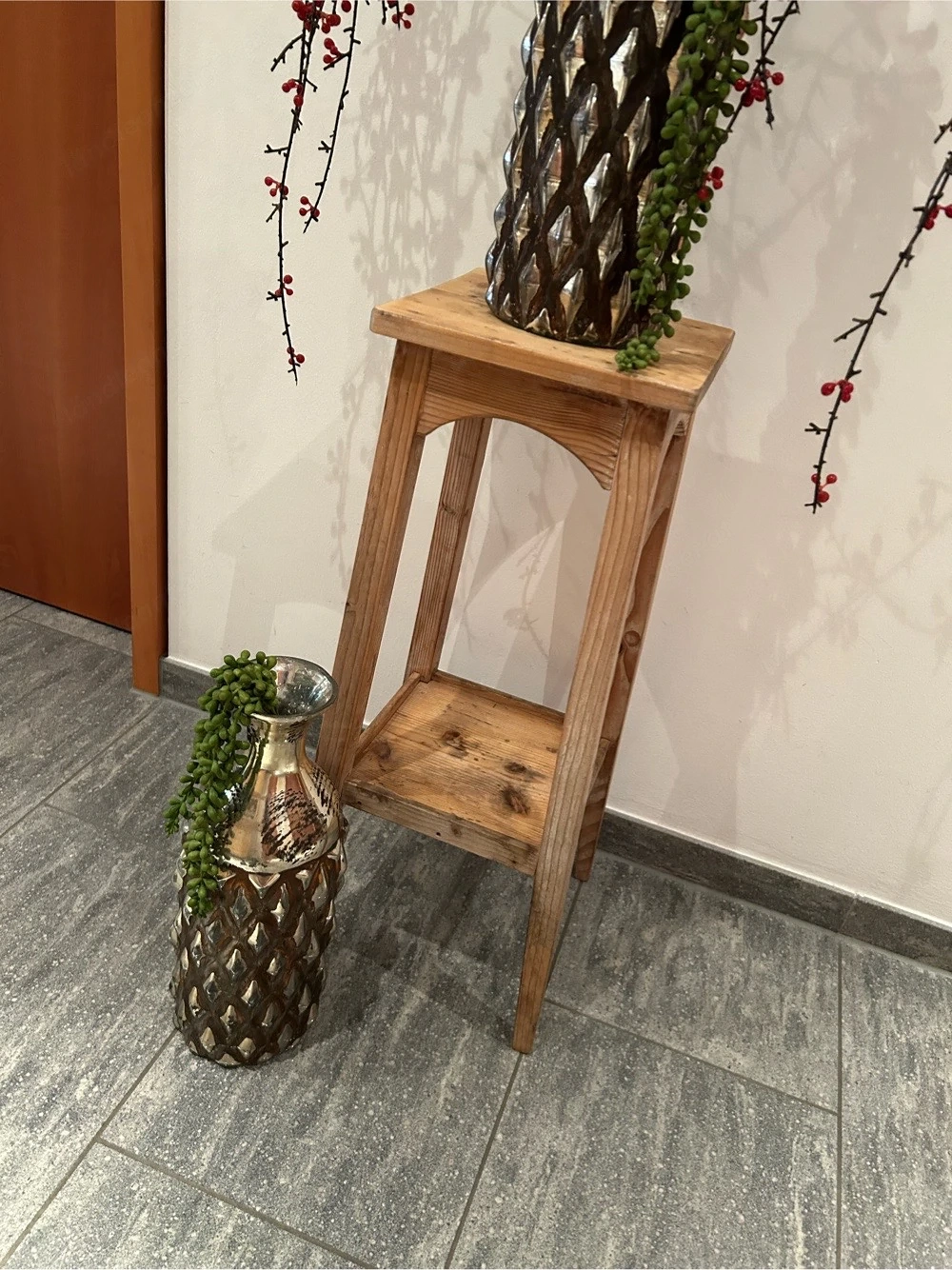 Rustikaler Blumenständer  Beistelltisch aus Holz