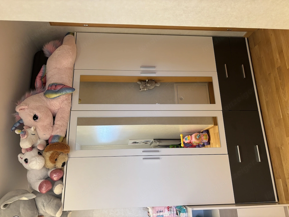 Kleiderschrank zu Verschenken 