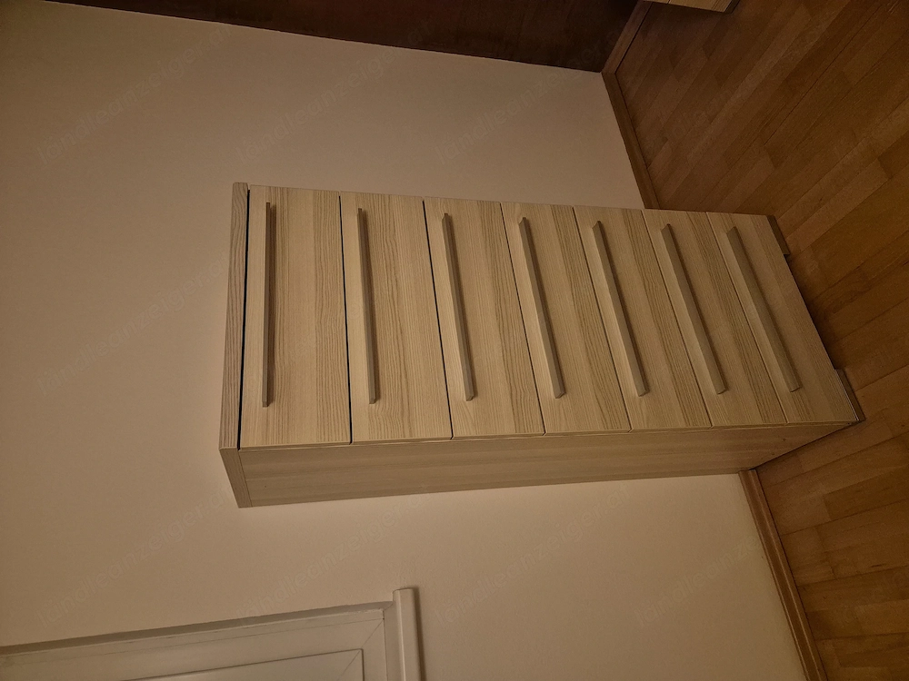 Zwei Kommoden (passend zu ebenfalls verfügbaren Schrank)