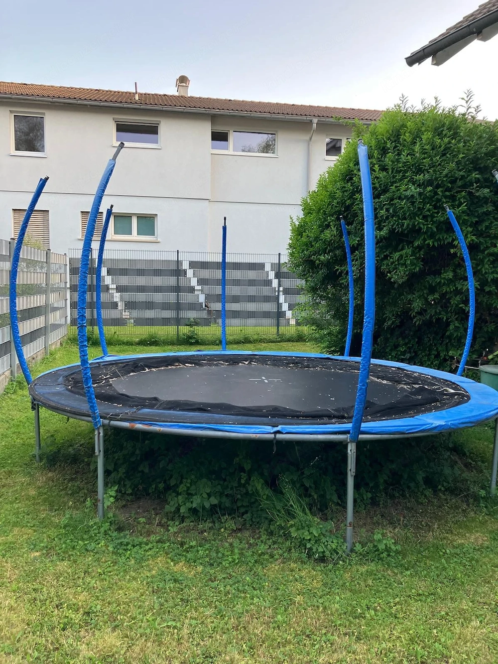 Zu verschenken: Großes Trampolin (  4,20 m) an Selbstabbauer!