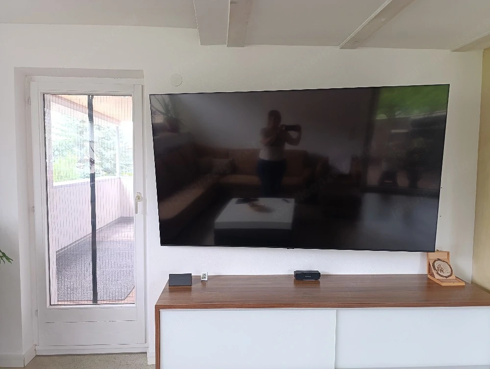Samsung 82 Zoll 4K Smart-TV (Modell: GU82TU8079)   Top Zustand