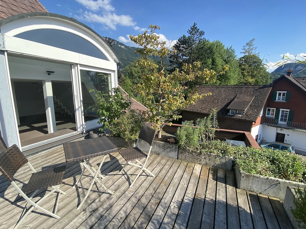 2 Zimmer Wohnung mit großer Dachterrasse 890  inkl. heizung , wasser und strom 