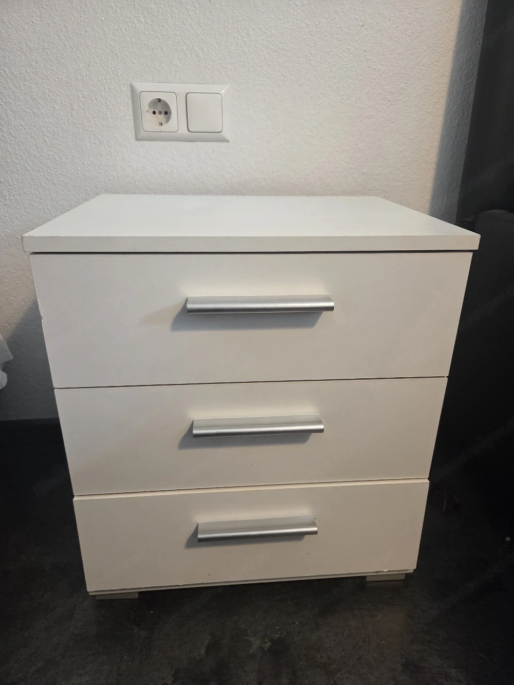 2 Stück Nachtkästchen mit 3 Schubladen