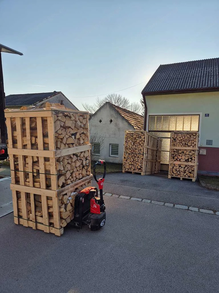 Brennholz zu verkaufen   Schnelle Lieferung inklusive