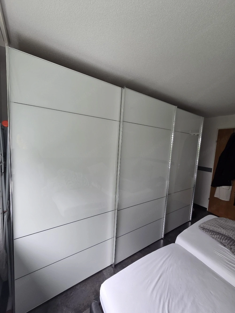 Großer Schiebetürenschrank