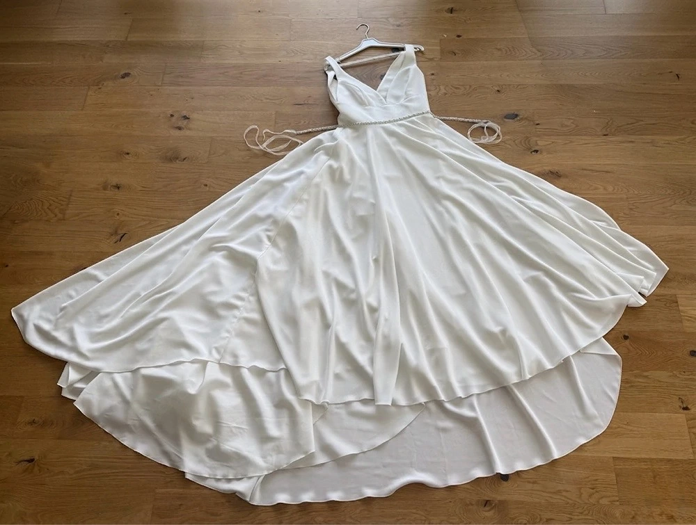    Wunderschönes Brautkleid zu verkaufen   Gr. 40 L   