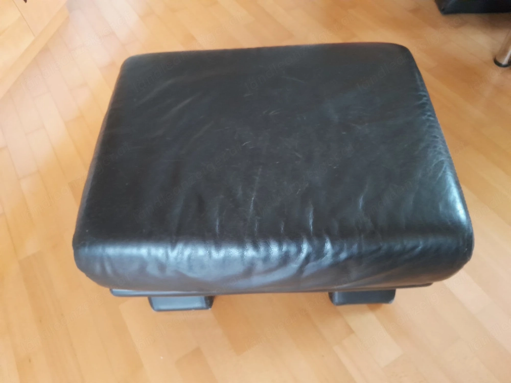 Wohnzimmer Couch Sofa mit Hocker, Tischen und Teppich