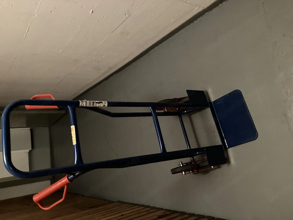 Neue. Sackkarren