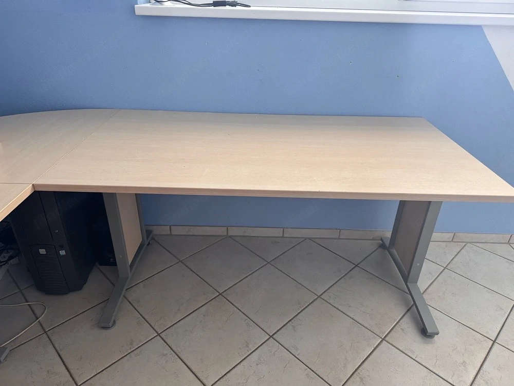 Schreibtisch