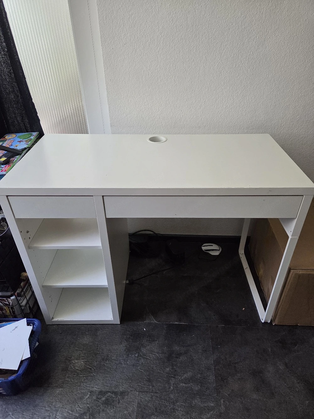Schreibtisch mit Schubladen