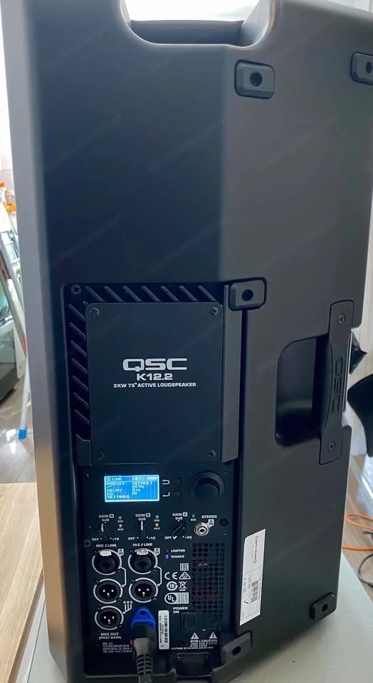 QSC SK12.2 Series  2000 Watt Powered DJ PA Speaker