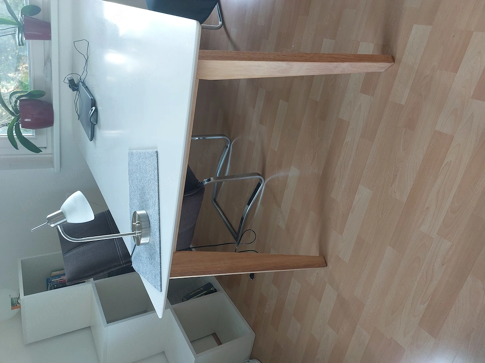 Tisch weiß