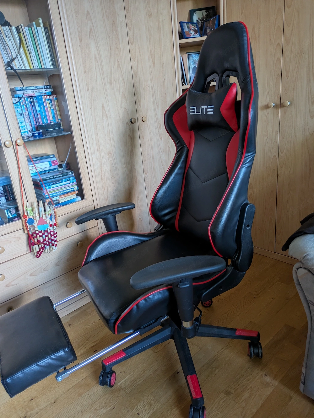 Gaming Stuhl mit Fußstütze 