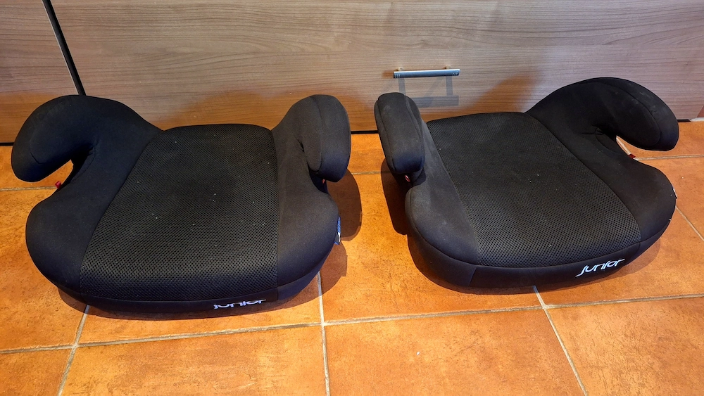 2 Autositze Erhöhung, beide Kindersitze mit ISOFIX-Schienen, schwarz, waschbar