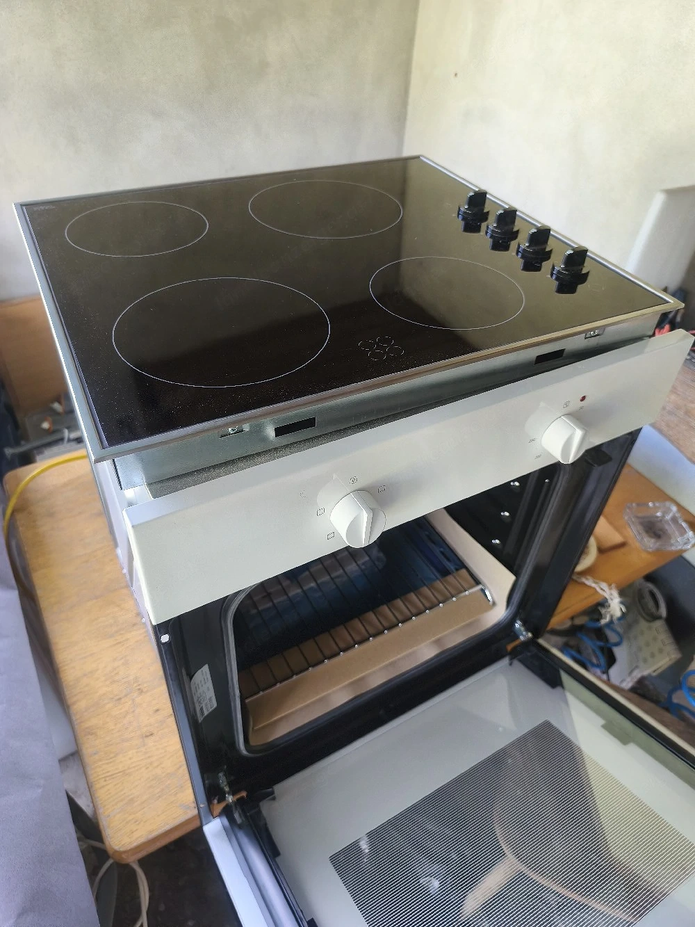 Nagelneu Backofen+Ceranfeld von Ikea.