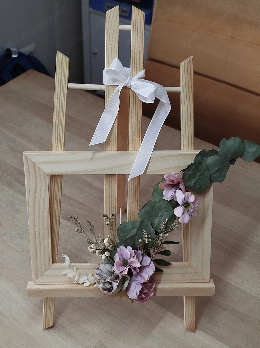 Deko Staffelei.mit  Blumen Bild neu