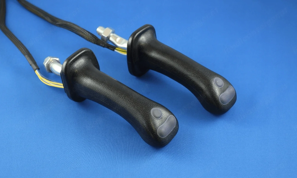 Artikel: 2x joystick mini excavator KUBOTA JCB CAT - set 3 buttons Hochwertiger Artikel aus unserem 