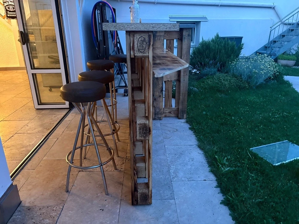 Bar mit Barhocker (5 Stück)