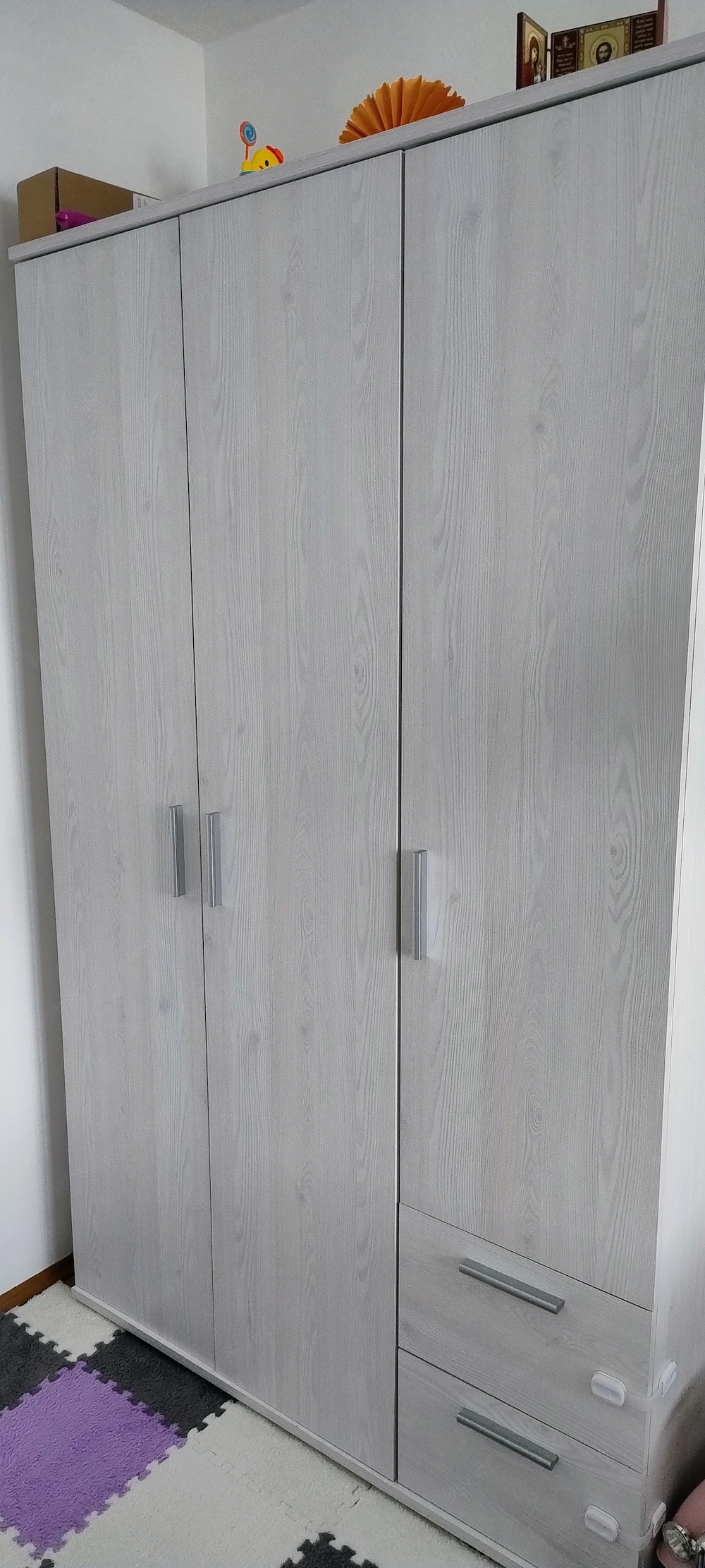 Kleiderschrank 