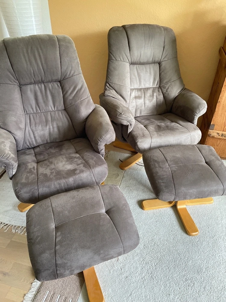 2 Relaxsessel mit Fusshocker